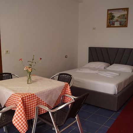 Villa Duka Vlorë Exteriör bild
